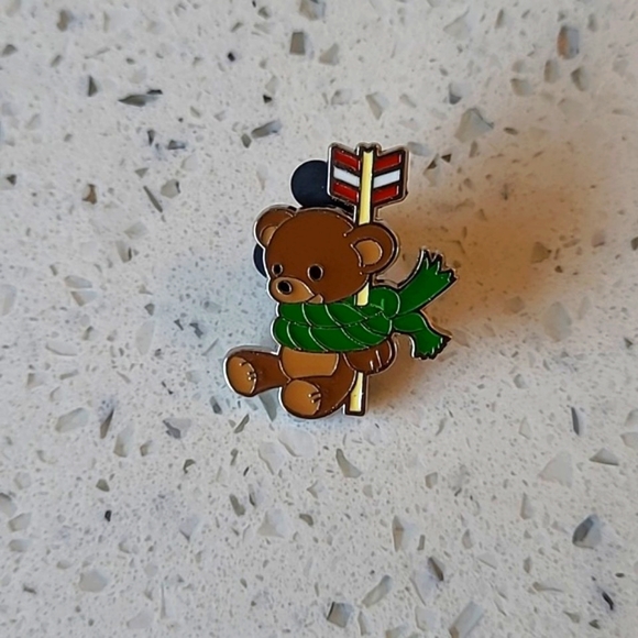 Official Disney Peter Pan Michael Darling Teddy Bear Character Pin - Picture 1 of 2